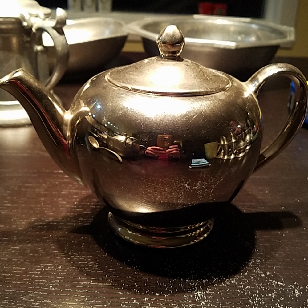 Royal Winton Grimwades 1940s Gold teapot